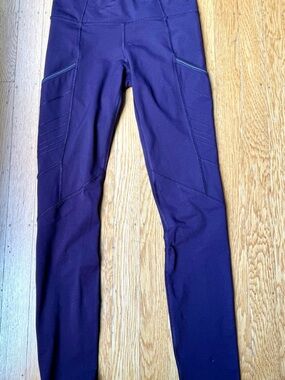 EUC Lululemon Deep Plum Athletic Workout Leggings Size 2